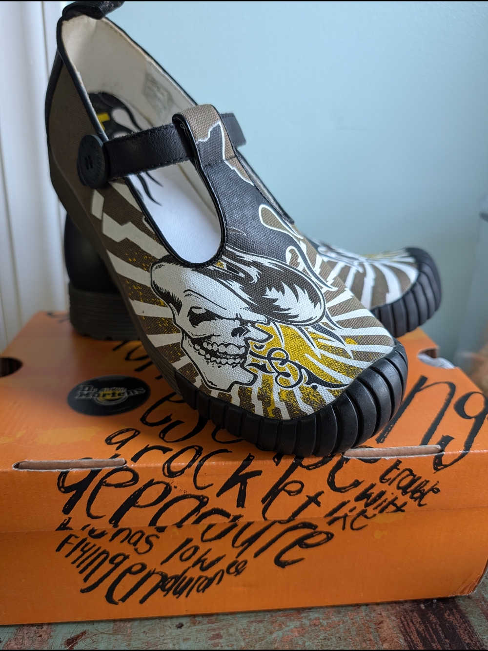 Dr Martens Skull Mary Jane Courtney Canvas Shoes Size 8 RARE